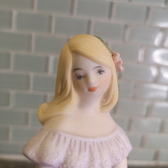 Vintage 1981 Enesco Porcelain Growing Up Birthday Girl Age 16  Figurine 7. 5" - Picture 2 of 10